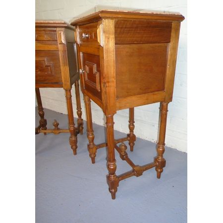 Ein Paar französische Nussbaum Nachttische Massivholz antik ca 1890