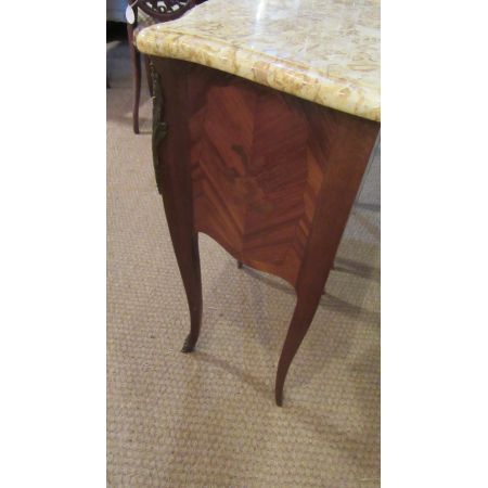 Ein Paar französische Marmor Nachttische Massivholz antik ca 1920