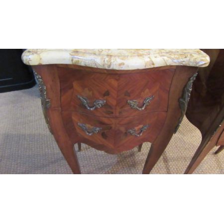 Ein Paar französische Marmor Nachttische Massivholz antik ca 1920