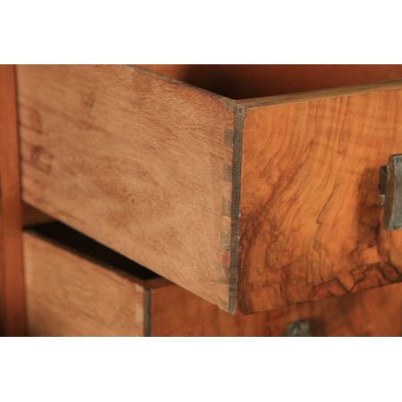 antikes englisches Paar  Art-Déco Nachttische aus Walnussholz  (um 1930)