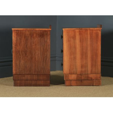 antikes englisches Paar  Art-Déco Nachttische aus Walnussholz  (um 1930)