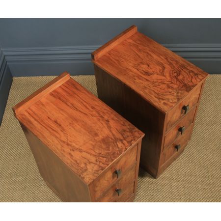 antikes englisches Paar  Art-Déco Nachttische aus Walnussholz  (um 1930)