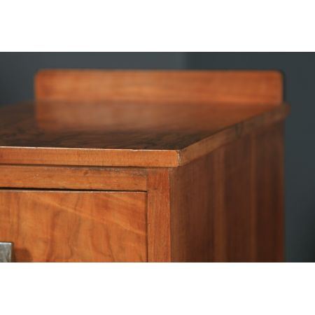 antikes englisches Paar  Art-Déco Nachttische aus Walnussholz  (um 1930)