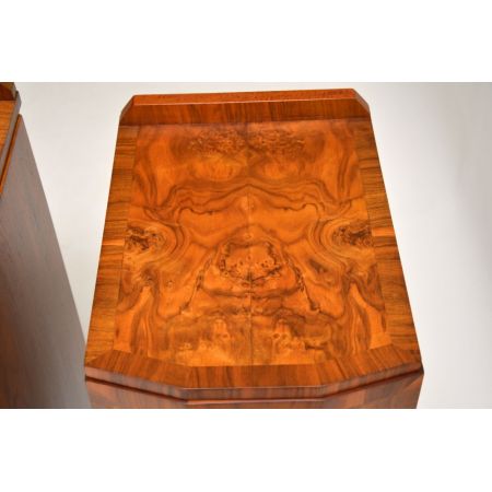 Antike Art-Déco Walnussnachttische, 1920er Jahre