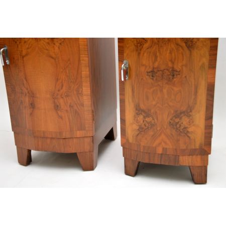 Antike Art-Déco Walnussnachttische, 1920er Jahre