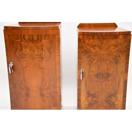 Antike Art-Déco Walnussnachttische, 1920er Jahre