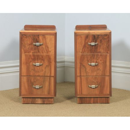 antikes englisches Paar Art-Déco Walnussnachttische (um 1930)