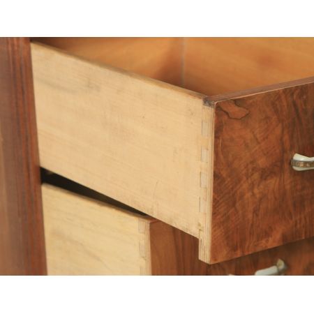 antikes englisches Paar Art-Déco Walnussnachttische (um 1930)