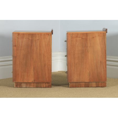 antikes englisches Paar Art-Déco Walnussnachttische (um 1930)