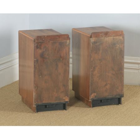 antikes englisches Paar Art-Déco Walnussnachttische (um 1930)