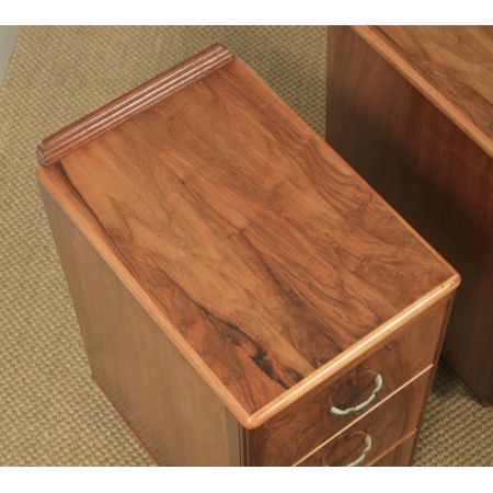 antikes englisches Paar Art-Déco Walnussnachttische (um 1930)