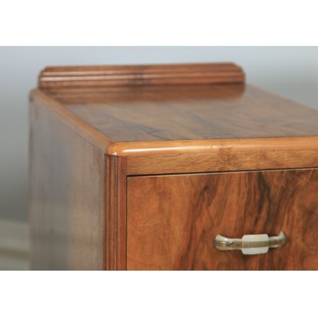 antikes englisches Paar Art-Déco Walnussnachttische (um 1930)