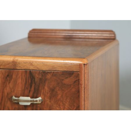 antikes englisches Paar Art-Déco Walnussnachttische (um 1930)