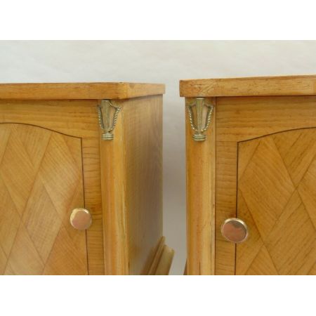 Hochwertige antike Art-Déco-Nachttische mit Diamantgittereinlage, um  1930