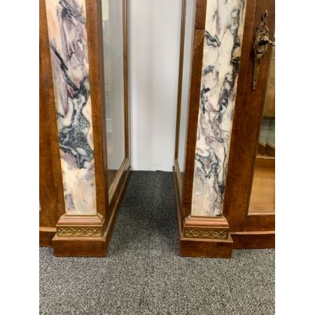 Antikes Paar französischer Art-Déco-Vitrinen, um 1930