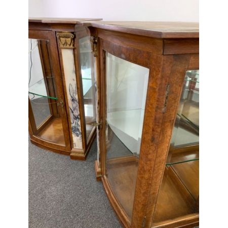 Antikes Paar französischer Art-Déco-Vitrinen, um 1930