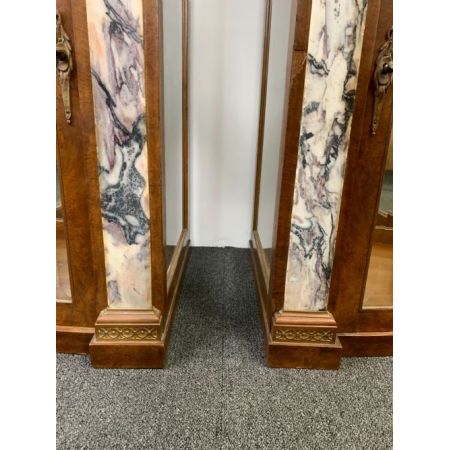 Antikes Paar französischer Art-Déco-Vitrinen, um 1930