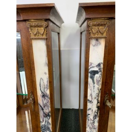 Antikes Paar französischer Art-Déco-Vitrinen, um 1930