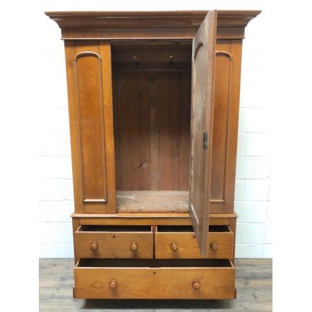 Antiker spät viktorianischer Eichenkleiderschrank 