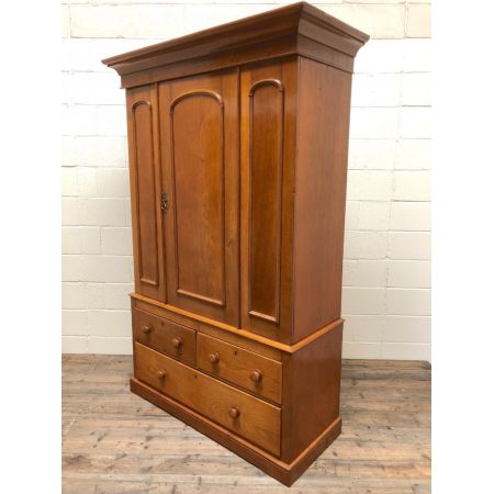 Antiker spät viktorianischer Eichenkleiderschrank 
