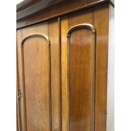 Antiker spät viktorianischer Eichenkleiderschrank 