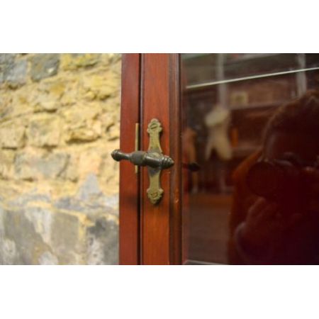 Kleine Mahagoni Hänge Vitrine Massivholz antik ca 1920