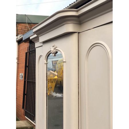 Antiker viktorianischer Kleiderschrank, Triple Wardrobe, mit gemaltem Mittelspiegel