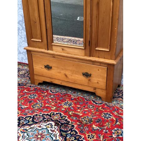 Antiker original viktorianischer  Kleiderschrank mit Spiegeltür