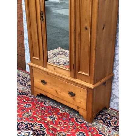 Antiker original viktorianischer  Kleiderschrank mit Spiegeltür