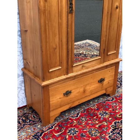 Antiker original viktorianischer  Kleiderschrank mit Spiegeltür