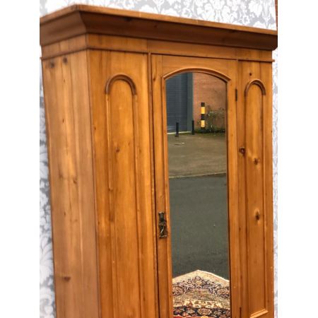 Antiker original viktorianischer  Kleiderschrank mit Spiegeltür