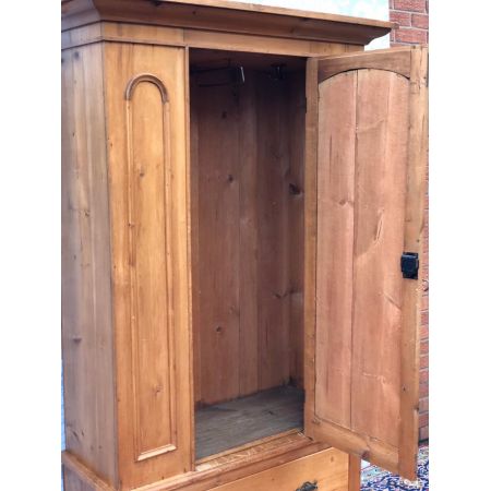 Antiker original viktorianischer  Kleiderschrank mit Spiegeltür