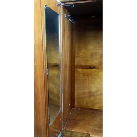 Antiker Grat Walnuss Breakfront Kleiderschrank um 1920