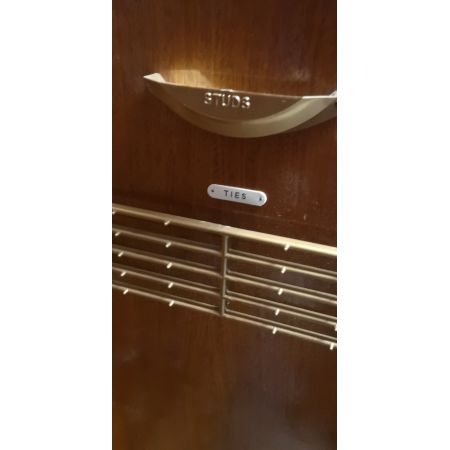 Antiker Grat Walnuss Breakfront Kleiderschrank um 1920