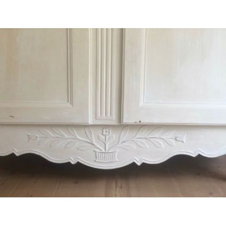 Antiker französischer cremefarben bemalter Kleiderschrank des 19. Jahrhunderts