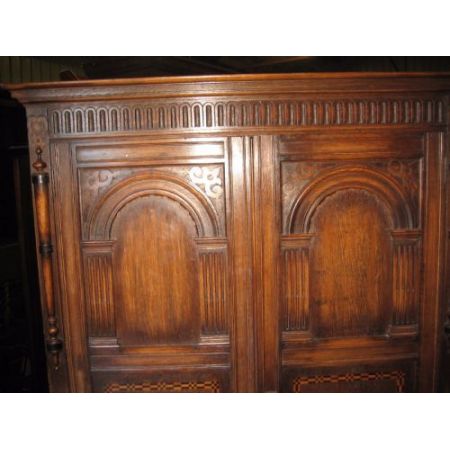 kleiner antiker zweitüriger Eichenkleiderschrank, 1920 