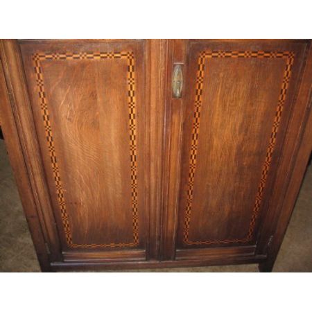 kleiner antiker zweitüriger Eichenkleiderschrank, 1920 