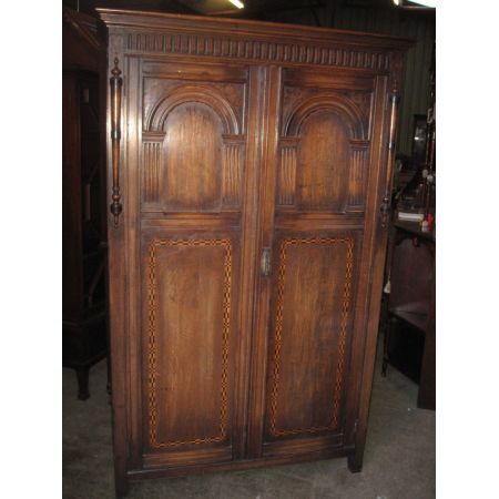 kleiner antiker zweitüriger Eichenkleiderschrank, 1920 