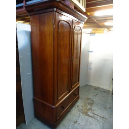 Antiker viktorianischesr Mahagoni-Doppelkleiderschrank , 19. Jahrhundert