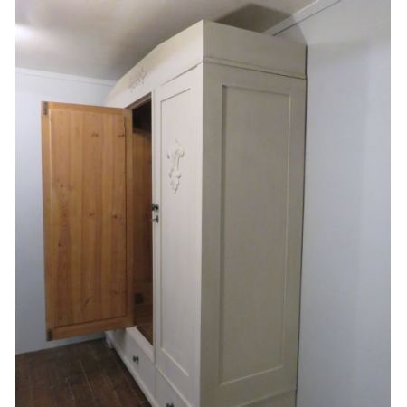 antiker bemalter Kiefernkleiderschrank, Spiegelkleiderschrank um 1900 