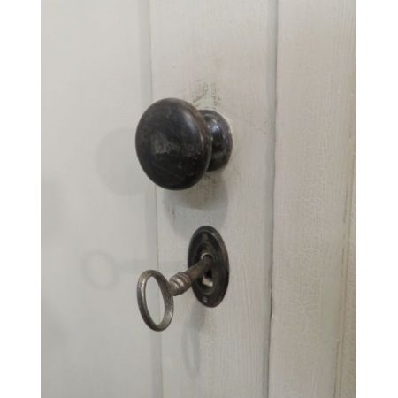 antiker bemalter Kiefernkleiderschrank, Spiegelkleiderschrank um 1900 