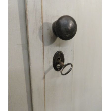 antiker bemalter Kiefernkleiderschrank, Spiegelkleiderschrank um 1900 