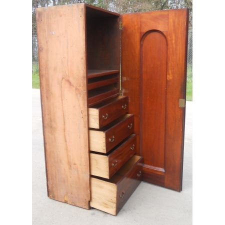 Antiker viktorianischer  zweitüriger Mahagonikleiderschrank, 1850 