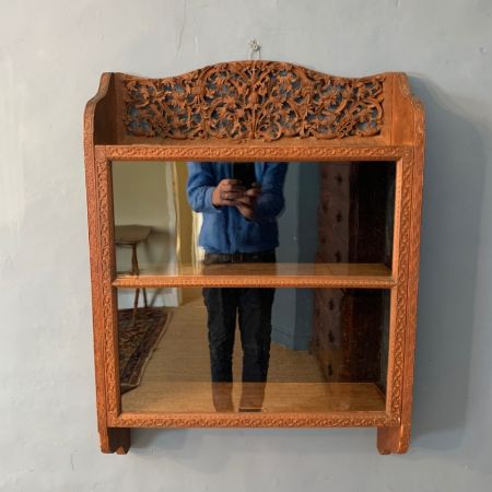 Antiker anglo-indischer Teakholz-Wandschrank um 1890