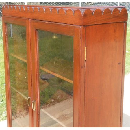 Antikes schmales Mahagonibücherregal aus 1930