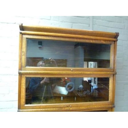 Globe Wernicke Eichen Bücherschrank mit verglasten Türen Massivholz antik ca 1900