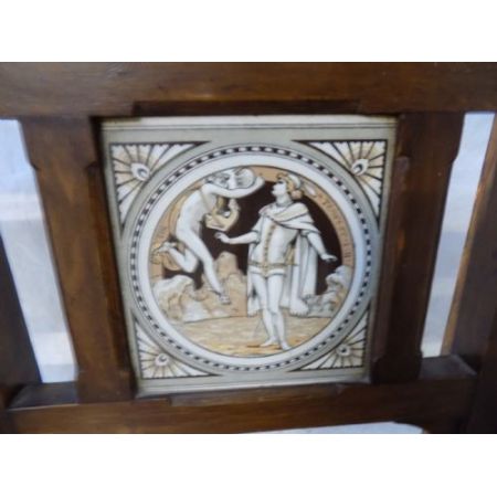 Antikes Paar viktorianischer Eichenstühle mit Keramikfliese aus 1880