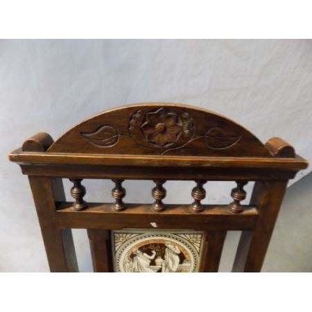 Antikes Paar viktorianischer Eichenstühle mit Keramikfliese aus 1880