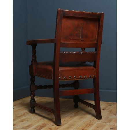 Paar antike Eichenstühle mit Lederbezug von Wylie & Lochhead von 1920