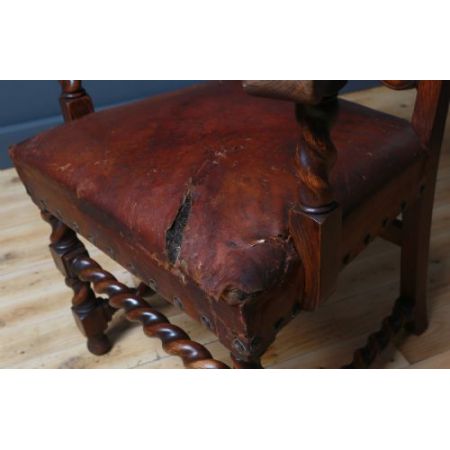 Paar antike Eichenstühle mit Lederbezug von Wylie & Lochhead von 1920